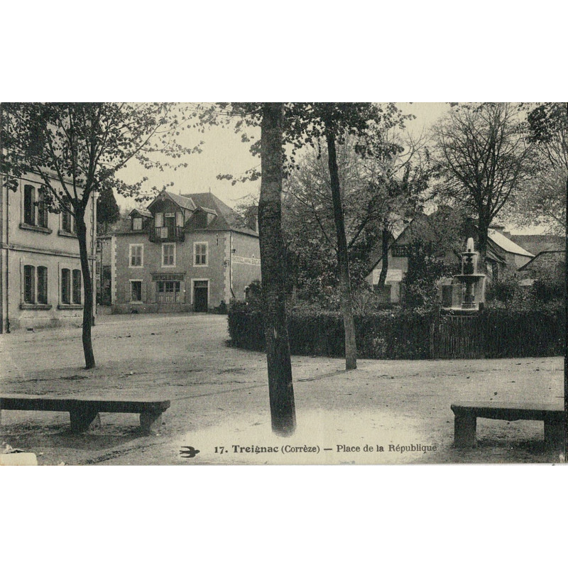 CPA - Treignac - Place de la République