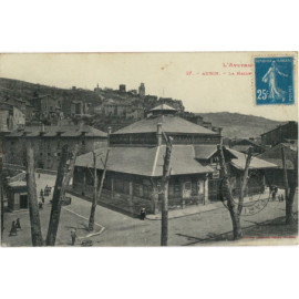 CPA - Aubin - La Halle et...