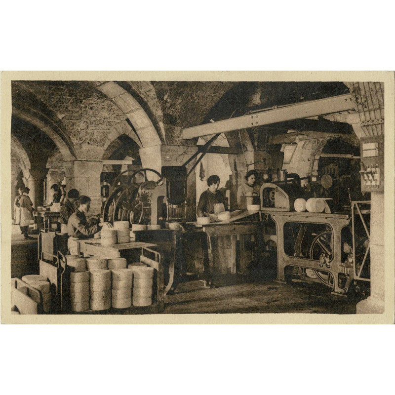 CPA - Rocquefort - Atelier de Piquage Brossage