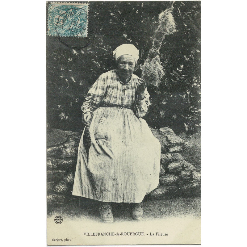 CPA - Villefranche-de-Rouergue - La Fileuse