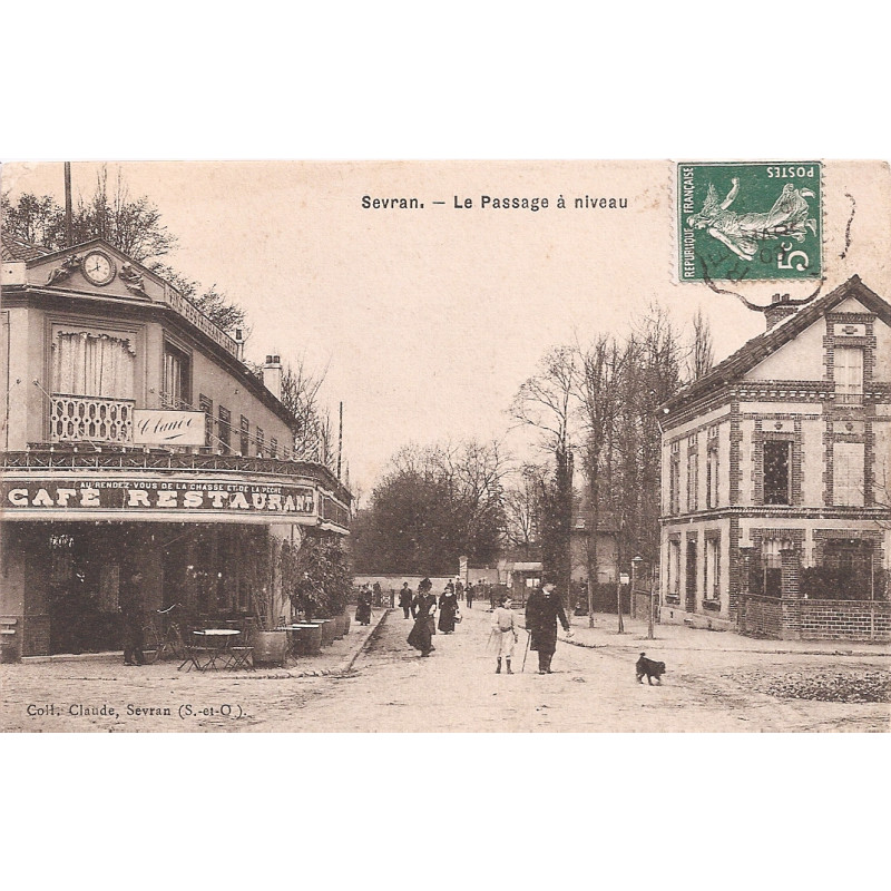 CPA - Sevran - Le Passage à  Niveau