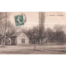 CPA - Sevran - Les Casernes