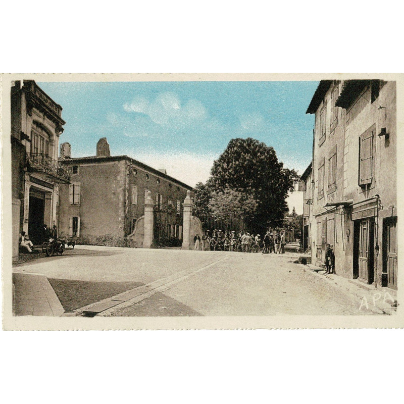 CPA - Ornaisons - La Place