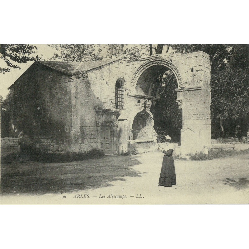 CPA - Arles - Les Alyscams