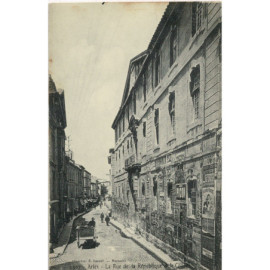 CPA - Arles - La Rue de la...