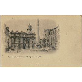 CPA - Arles - La Place de...