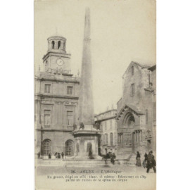 CPA - Arles - L'Obélisque