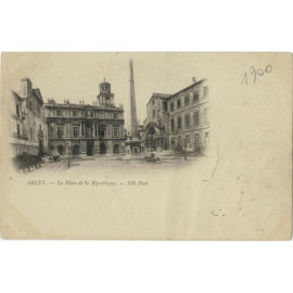CPA - Arles - La Place de...