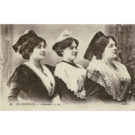 CPA - En povence - Arlesiennes