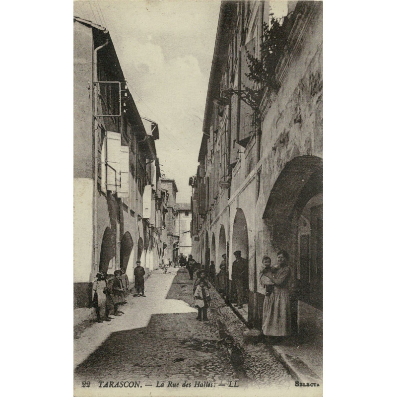 CPA - Tarascon - La Rue des Halles