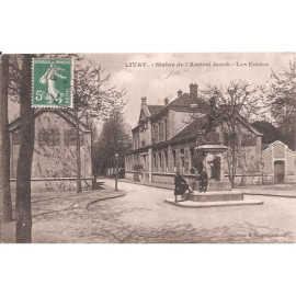 CPA - Livry - Statue de...