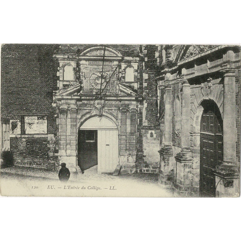 CPA - Eu - L'Entrée du Collége