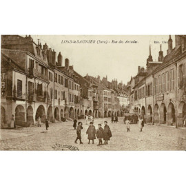 CPA - Lons-le-Saunier - Rue...