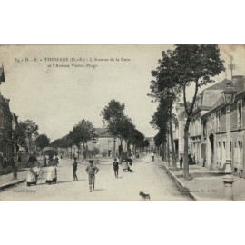 CPA - Thouars -L'Avenue de...
