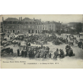 CPA - Parthenay - Le Champ...