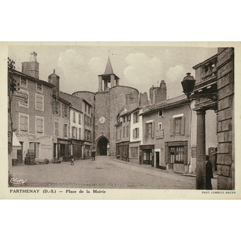 CPA - Parthenay - Rue de la Mairie